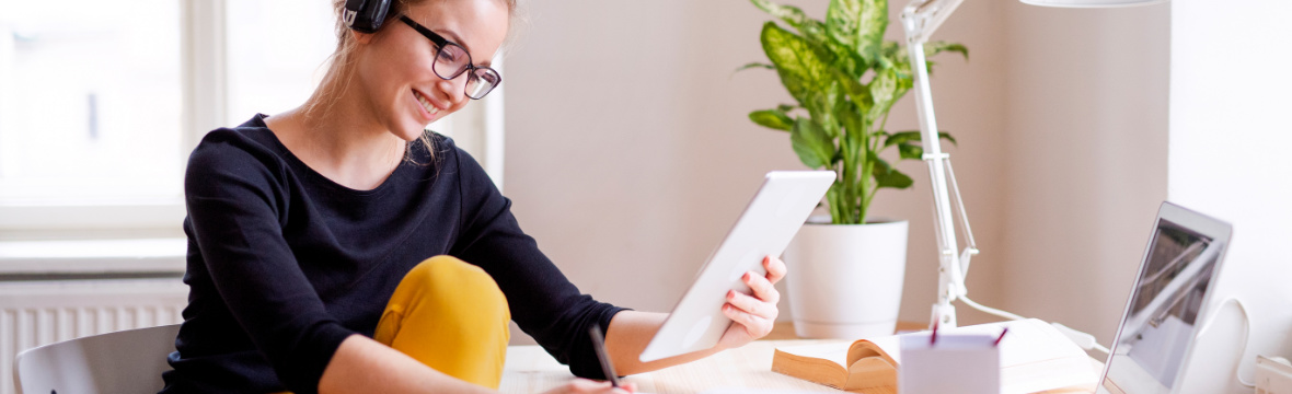 Employee learning Spanish while working from home